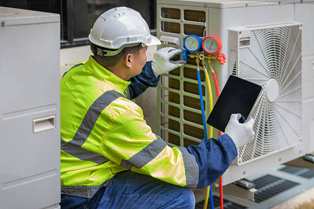 Professional Hvac technician working in Harvard, IL